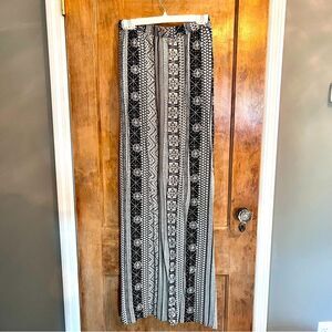 Gab Kate Black and White Sloan Maxi Skirt Size Medium